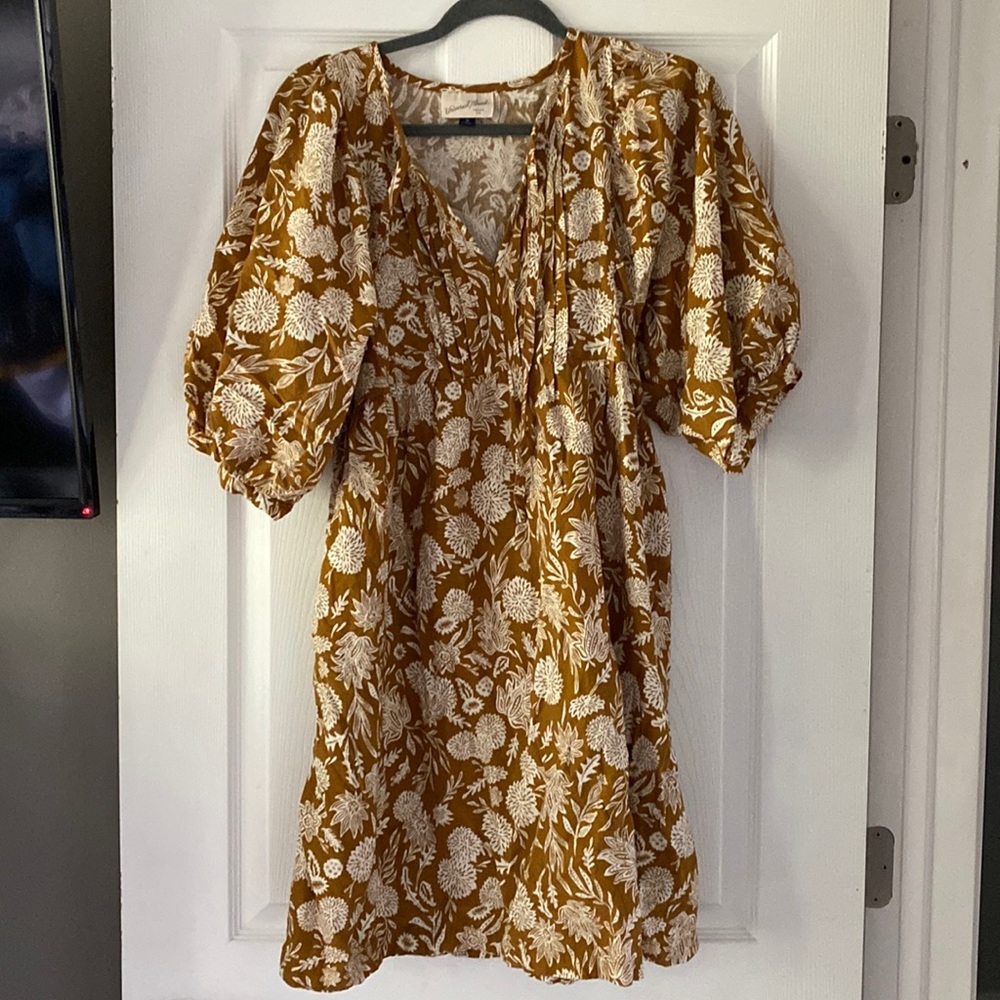 Puffy sleeve dress